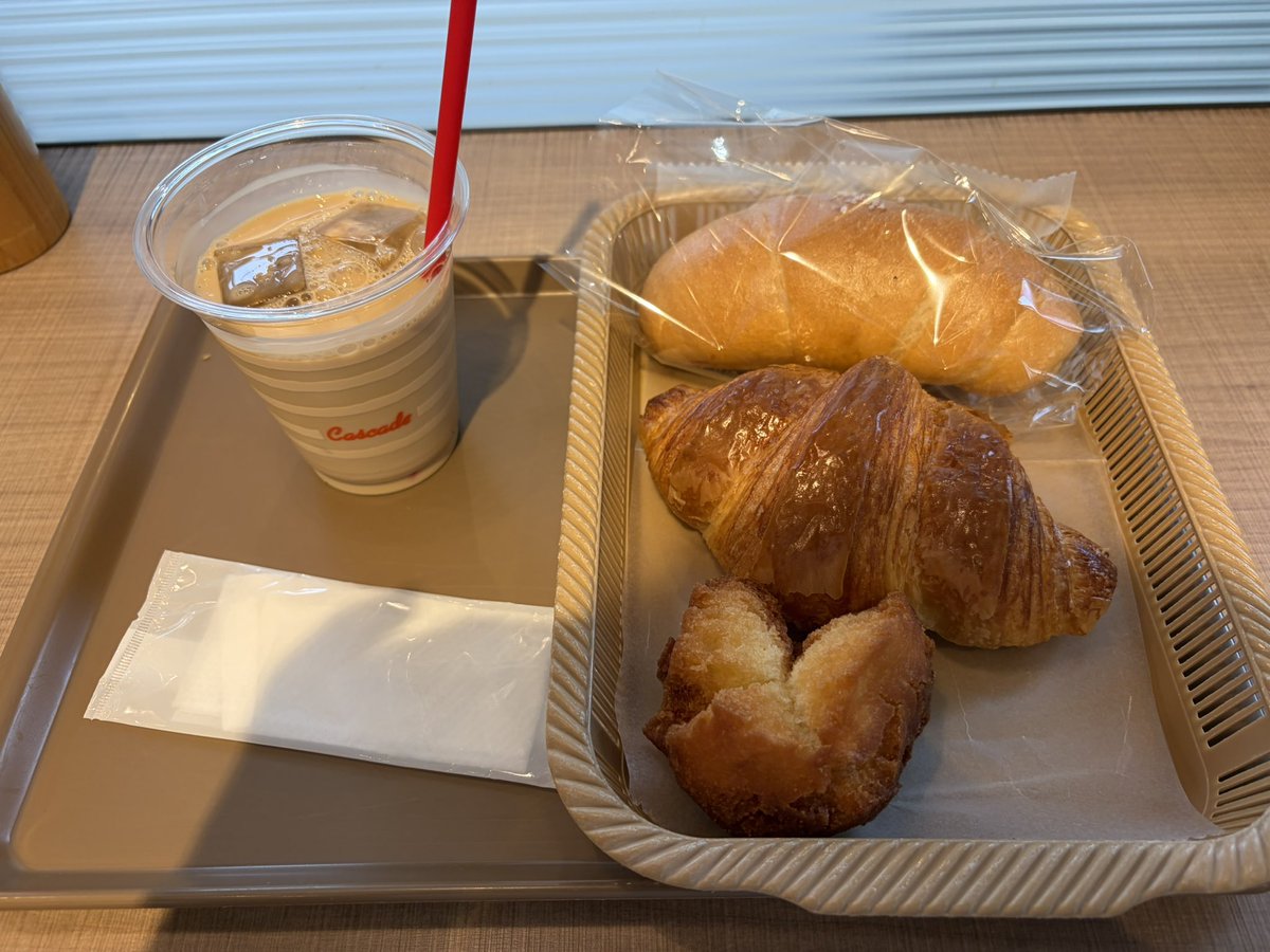2LZ145's tweet photo. 最近カフェとかパン屋に行きまくってる
オシャレぶりすぎてる https://t.co/VgKmFq3k0y