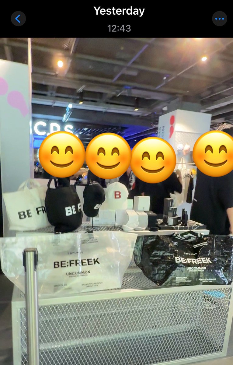 Jerryyui's tweet photo. เมื่อวาน น้องแดนกับคัลแลน ไป Pop Up Befreek เหรอ  นี่เดินไปตอนเที่ยงเกือบๆ บ่ายโมง รอน้องๆ มาเจอกัน ถึงว่าคนเยอะ แต่นี่คิดว่าเพราะลดราคา  ดวงเจอแบบนี้ ไม่เคยจะมีกับเค้าบ้าง 🤣 https://t.co/XtimLDHIBj