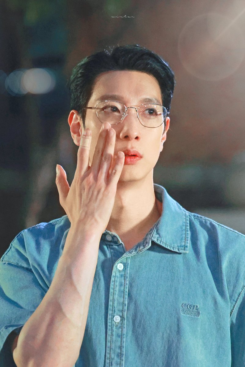w1nterwest's tweet photo. 260607 미드나잇: 액터뮤지션🚪
: 막공 퇴근길

👓🥰👓🥰

#서동진 https://t.co/u80lucStuv