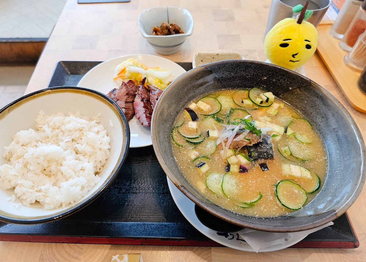 mistysugar's tweet photo. 土日はこっちに。久しぶりに食べた牛たんがおいしかった🍚💪 https://t.co/A5i0w1yOiQ