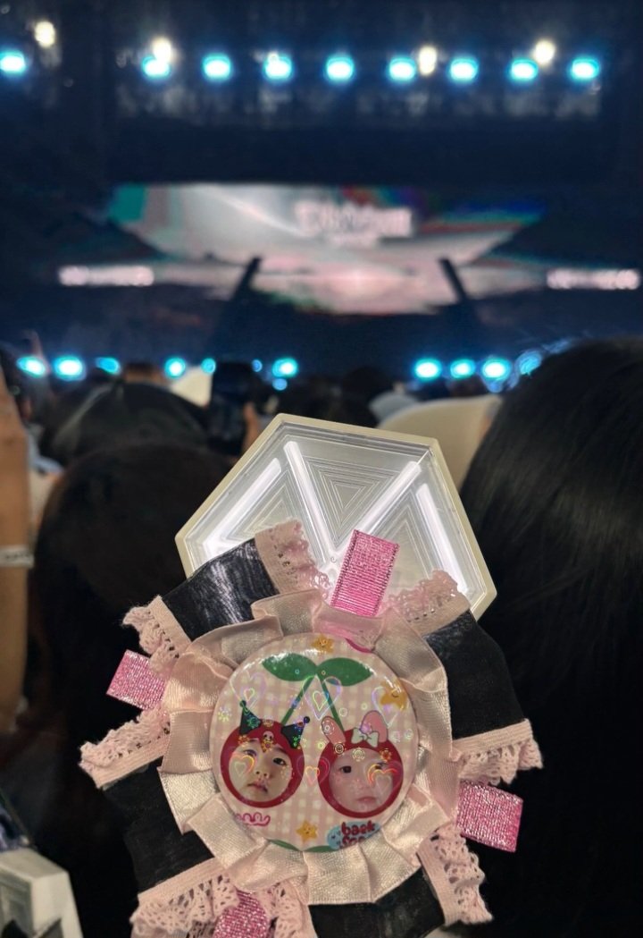chewyyybaraa's tweet photo. post concert in jkt 🥺 https://t.co/X7egMYSr3x