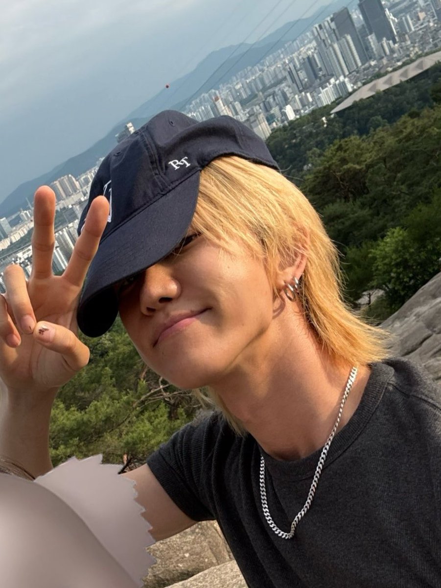 minghaocheoI_'s tweet photo. hes such a cutie 🥹🤏 https://t.co/mUZ5ij9vAq