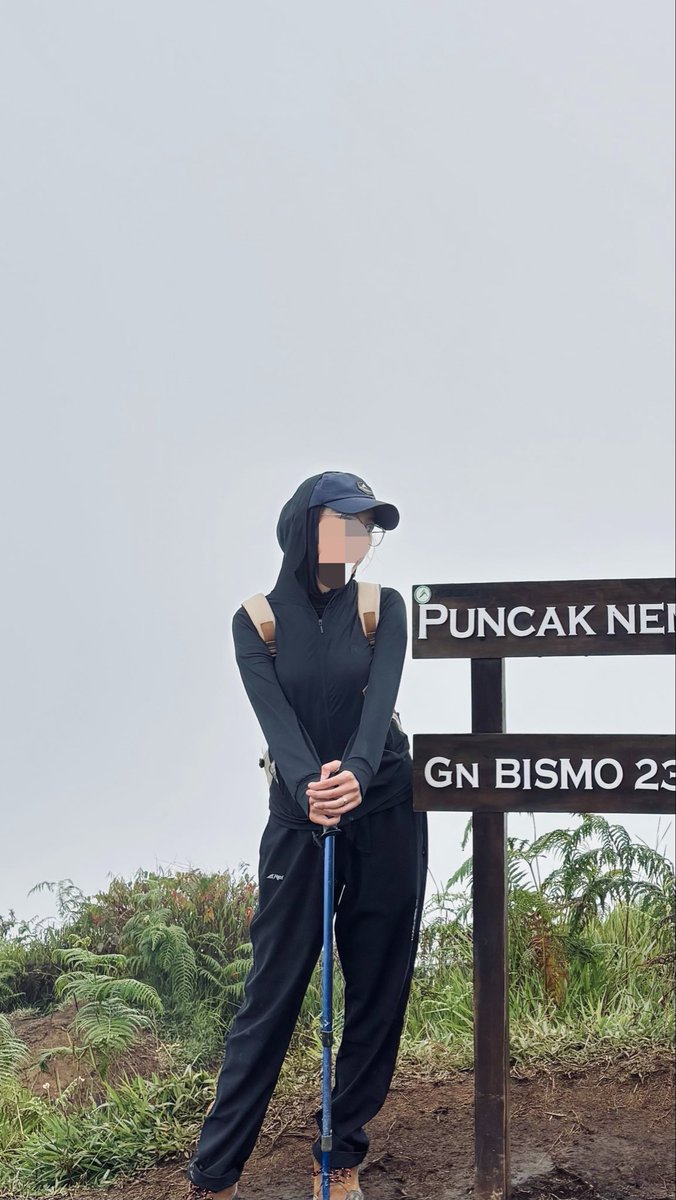 leemonnadee's tweet photo. Salah satu best jaket uv yang pernah aku beli🥹💗, jujur ini semacem dupe nya uniq** tapi versi lebih affordable.

ini yang aku pake dr orzuv 
https://t.co/Nd6GghX6nB

karena orzuv lagi kosong semua, dari KKTOP juga mirip kaya brand sebelah
https://t.co/Nd6GghX6nB https://t.co/6hyEWmK0Eo