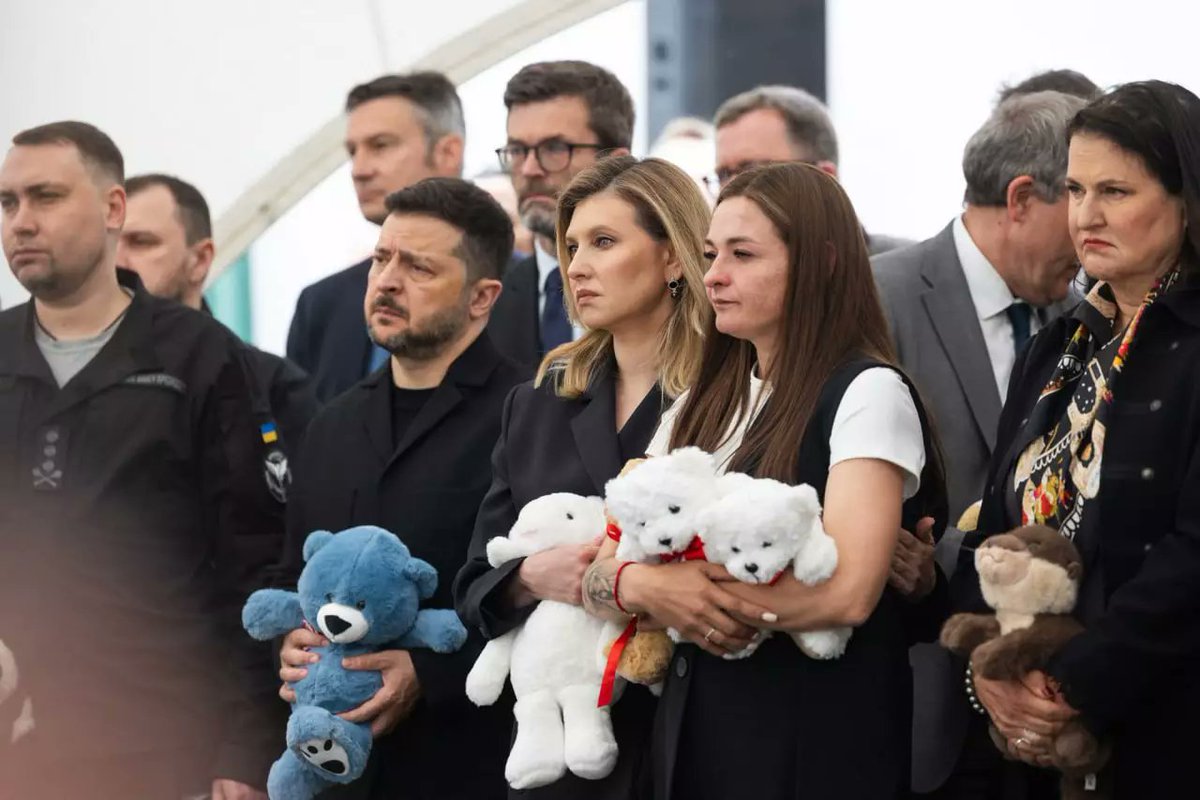 ukraine_world's tweet photo. 🕯 Russia has killed 707 children since the start of the full-scale war, and another 2,548 have been injured, President Zelenskyy stated.

The youngest child killed was just two days old — born and killed in a maternity hospital.

Ukrainian Ombudsman Dmytro Lubinets noted that another 2,318 children are considered missing. According to him, these figures may be significantly higher, as the Ukrainian side still does not know “the full truth” about what has happened in the temporarily occupied territories.

Photo: https://t.co/Pq5nczhgNX