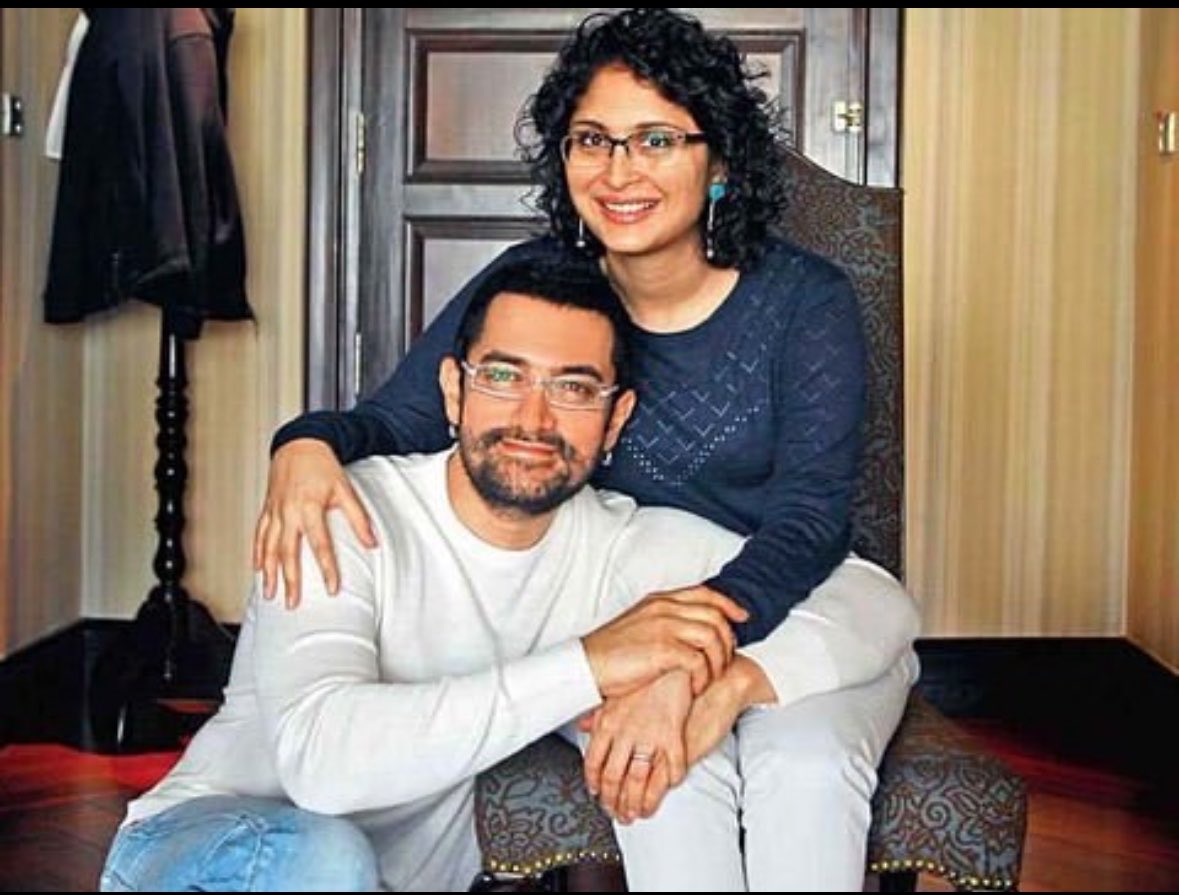 Chitra_speak's tweet photo. आमिर ख़ान शादी हिंदू लड़कियों से ही क्यो करते हैं ?

पहली शादी ‘रीना दत्ता’ से 1986 में इनके दो बच्चे हैं 
जुनैद खान और इरा खान

दूसरी शादी ‘किरण राव’ से 2005 में इनका एक बच्चा है ‘आज़ाद राव खान’

तीसरी शादी- गौरी स्प्रैट , जुलाई में शादी होगी

आमिर ख़ान लवजिहाद को …Read News https://t.co/BCryZaqGN0
