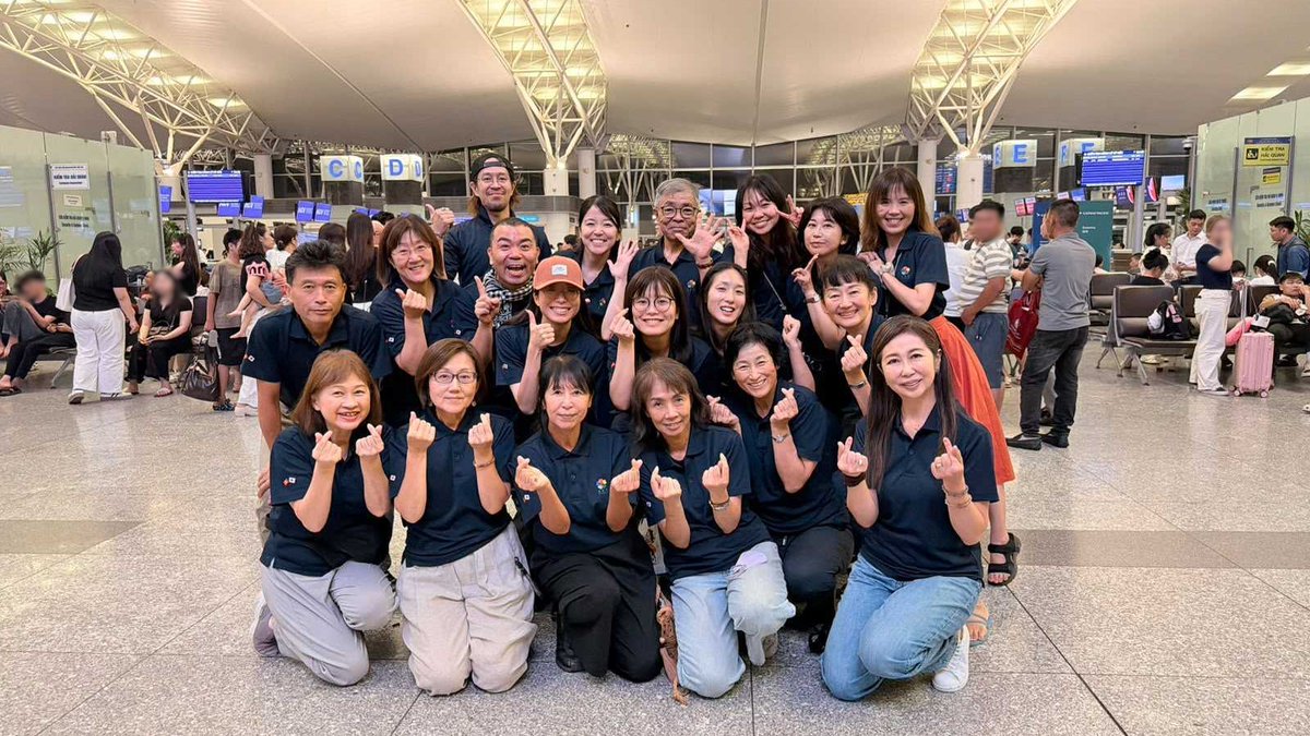 NihongoPartners's tweet photo. 6/5（金）、#日本語パートナーズ #ベトナム 12期 が日本に帰国しました。
現地の日本語教師や生徒への日本語教育のサポートに加え、地域との交流を通じて、ベトナムと日本をつなぐ心の架け橋として活動しました。
皆さんの今後のますますの活躍を、心より応援しています。大変お疲れ様でした！ https://t.co/SmCSEZOEud