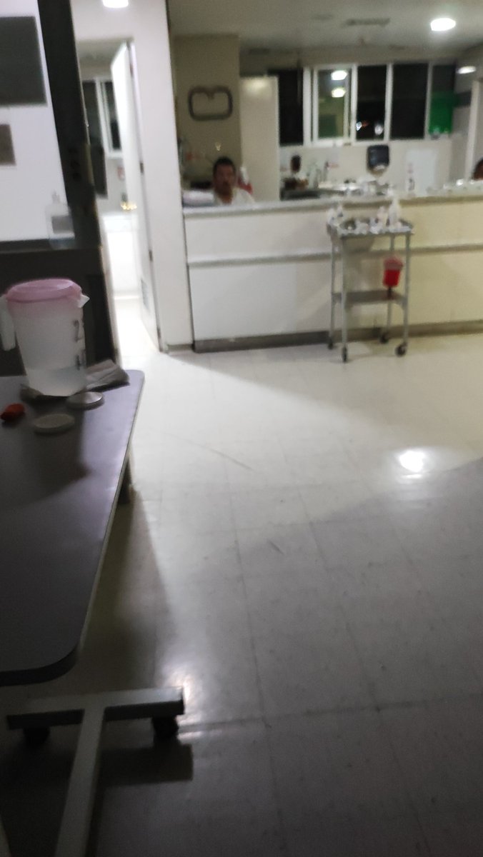 11JUNIO2025's tweet photo. @zoerobledo @Tu_IMSS Buenas noches Zoe, te escribo porque un doctor de la clínica 1 imss Aguascalientes, no quiso ayudar a mi mamá para acomodar a mi mamá en su cama, me amenazó y además de enojarse vino a preguntar a la gente que si el me había amenazado https://t.co/gX9MiOt7DY
