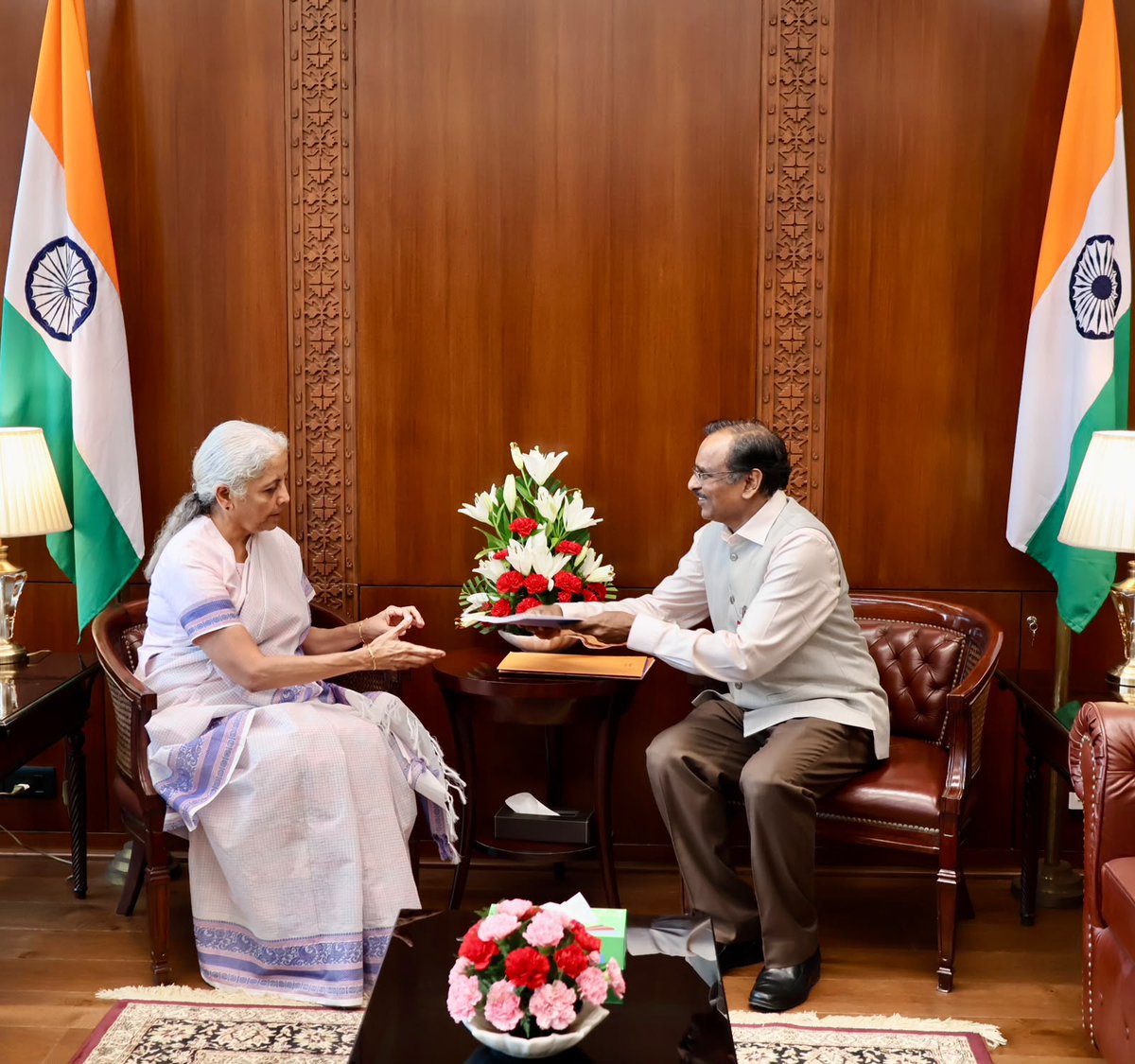 nsitharamanoffc's tweet photo. Dr V Narayanan, Secretary - Department of Space &amp; Chairman - @isro, calls on Smt @nsitharaman. https://t.co/g2oxAs1piQ