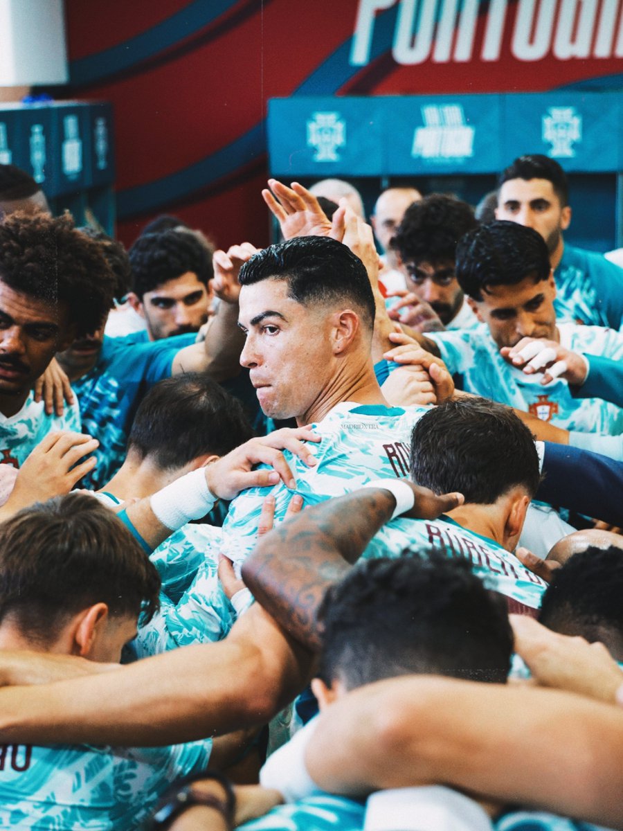 MadridXtra's tweet photo. WHAT A PIC! 🇵🇹🐐 https://t.co/MUfXAsuIvD