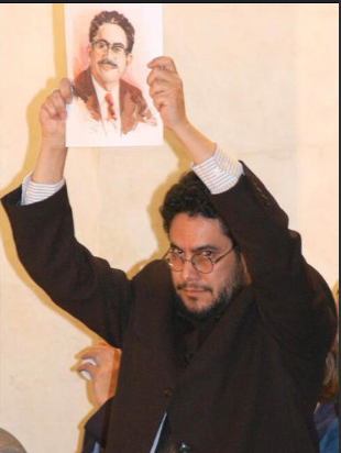 AndreaPinkbee's tweet photo. Yo me pregunto si este señor hermoso, alguna vez se imaginó que el hijo al que tanto amó, algún día estaría a punto de convertirse en el próximo presidente de ese país por el que tanto luchó y por el cual murió.

 Las dos cosas que este señor más amó en su vida que fueron su familia y su país, hoy están apunto de ser parte de la misma historia.   

Es poético.

#IvanYManuelCepedaPresidentes #CepedaEsMásCapaz #CepedaPresidenteEnSegunda