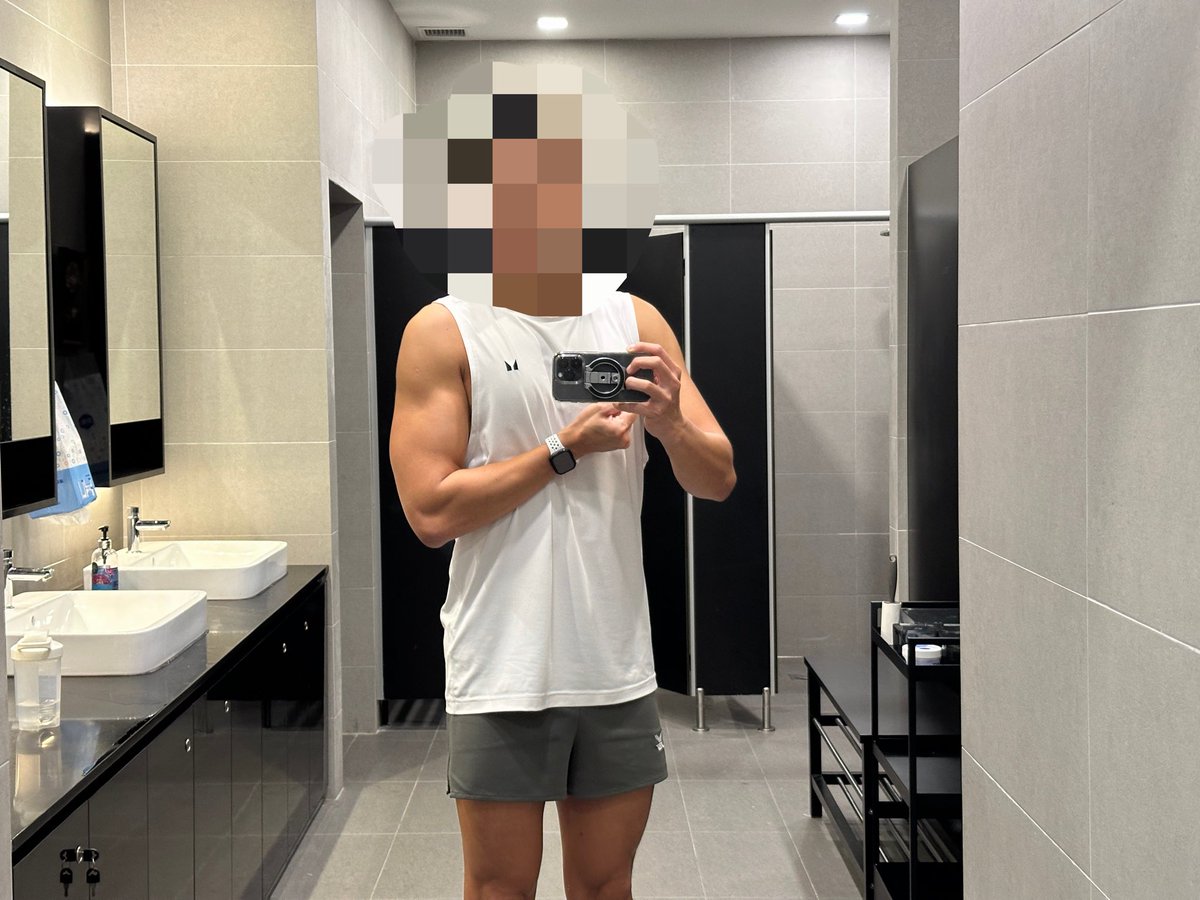 hunkafter's tweet photo. Post workout check, especially after biceps curls. https://t.co/SZjuZbMfmm