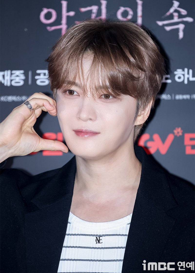 imbcenews's tweet photo. [포토] 김재중, 볼하트 속 영웅미
#김재중 #배우 #신사 #영화 #언론시사회 #iMBC연예

배우 김재중이 8일 오후 서울 용산CGV에서 열린 영화 ‘신사: 악귀의 속삭임’ 언론시사회에 참석해 포즈를 취하고 있다.

🔗https://t.co/egNWdtzL4K https://t.co/DTliprB9TR