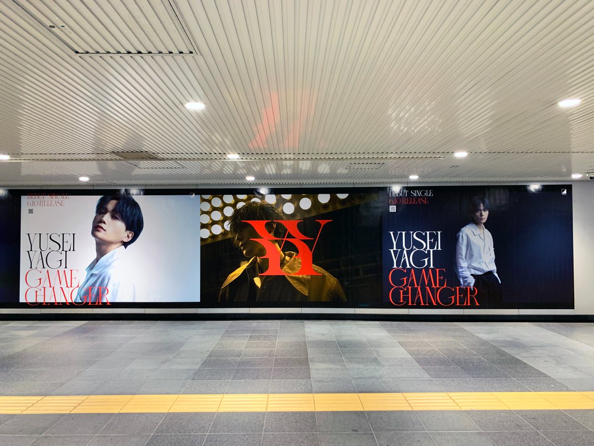 sogohodopopeye's tweet photo. #八木勇征 さんのソロデビュー曲「GAME CHANGER��の広告が渋谷駅道玄坂ハッピーボードに掲出されています🎤
八木さんの様々な表情を横長のロング媒体で見ることのできるクリエイティブ。
1カット1カット丁寧に撮影している方もいました📸 https://t.co/TGtCVEIhLt