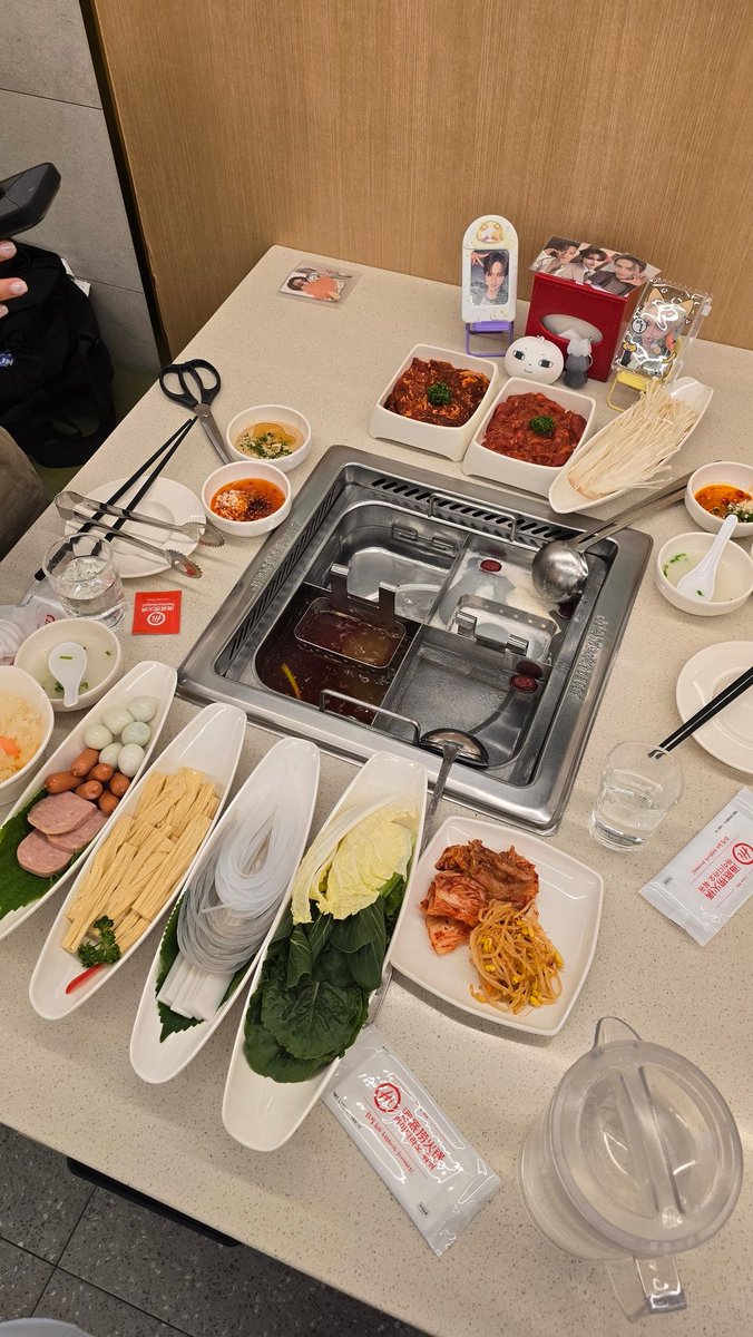 ddaldam02's tweet photo. 📍하이디라오 홍대점

하이디라오 냠냠
너무 맛있고 재밌던 준휘의 생일파티😆

#GeminMoonJunDay
#너와_내_자리에_이름을_기억해 https://t.co/OAY7Tq1fKG