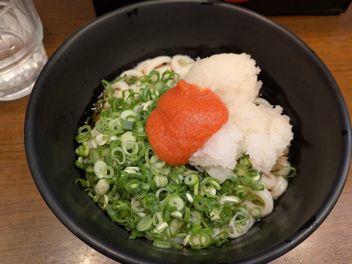 KujoGozen's tweet photo. 岡山市に行ってきました
西川緑道公��　川の上の休憩所
岡山駅在来線改札内　麺処吉備さん　季節限定　おろし明太ぶっかけうどん😋 https://t.co/cKokHIrRte