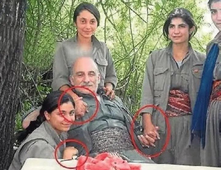 TCebr3448's tweet photo. Dağda küçük Kürt kızlarından kendisine harem yapanlar Rahmi Koç'un fıkrasından rahatsız olmuş https://t.co/g6Aio1OTIG