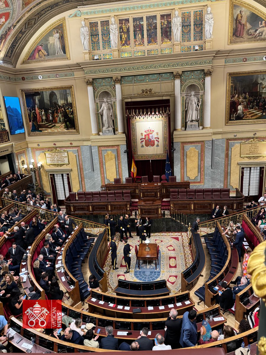 Tornielli's tweet photo. Il Parlamento spagnolo in attesa del Papa https://t.co/jRowynVfEx