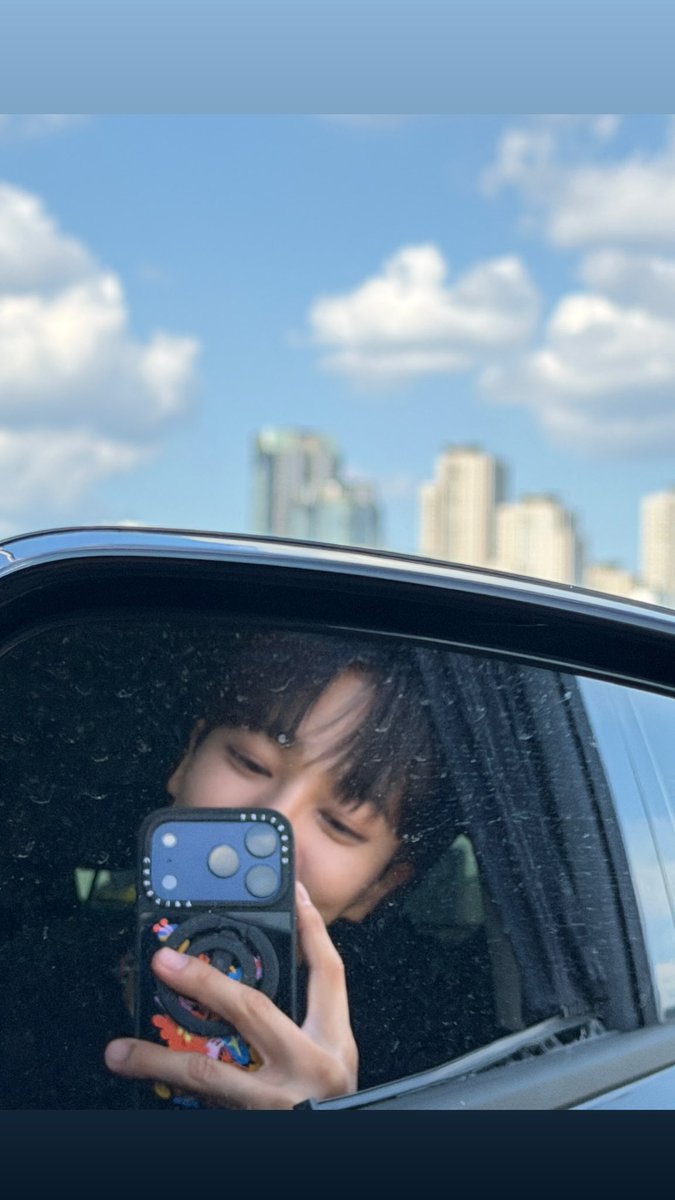 gttkinsta0000's tweet photo. 260608 기광이 스토리💚  

#이기광 #기광 #LEEGIKWANG #GIKWANG @900_330 https://t.co/uaARTCL1lC