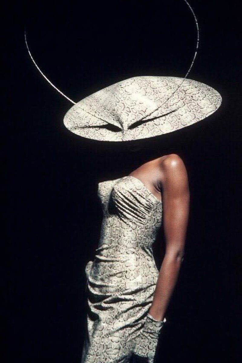 GerdaTaroni's tweet photo. © Philip Treacy https://t.co/6jvf43e9LF