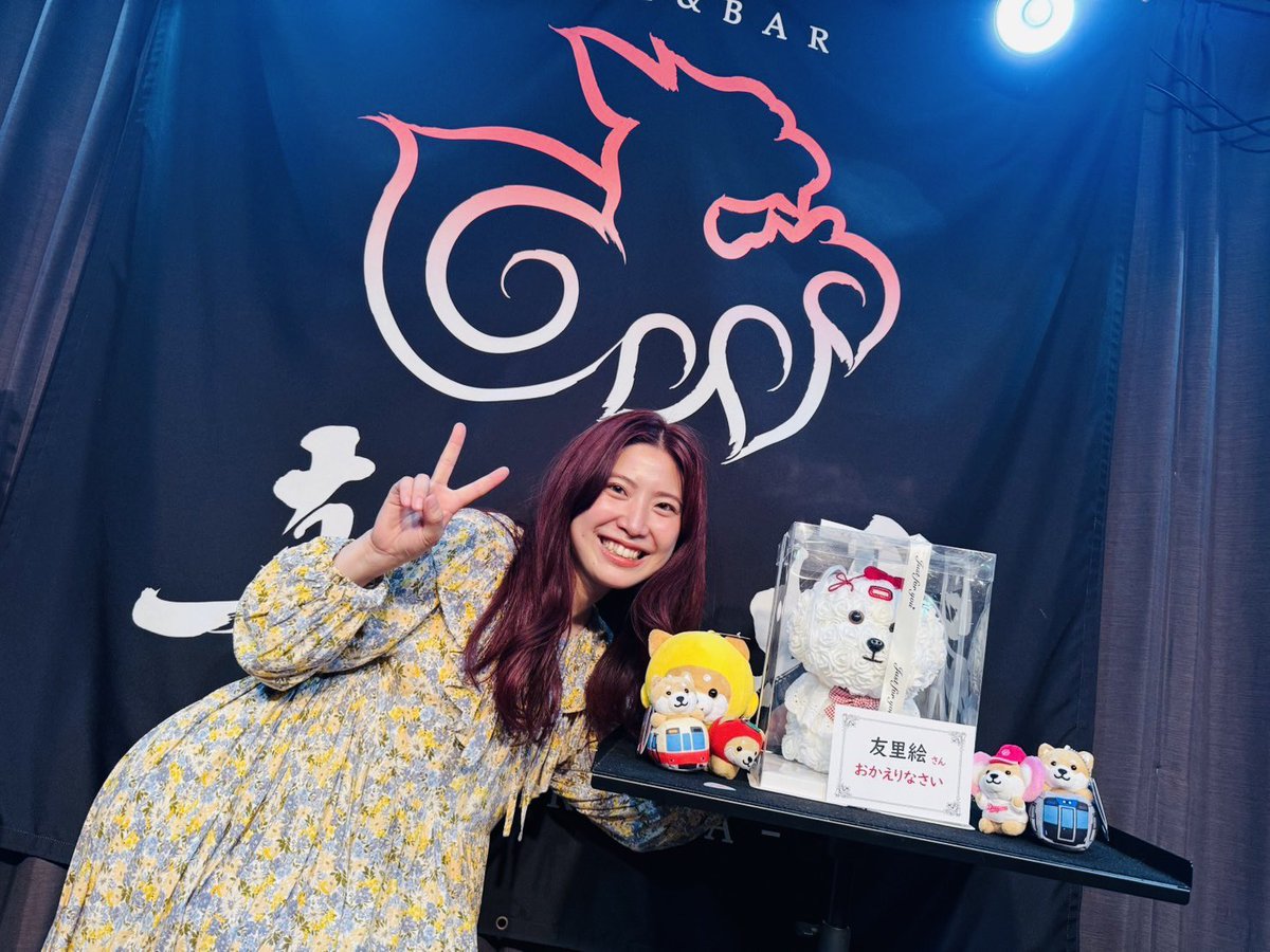 mahorobalive's tweet photo. 【ライブレポート】

2026.06.08(月)
 
鈴木友里絵ワンマンショー
『リビングルームトリップ vol.5 in OSAKA』
act )
#鈴木友里絵

今夜は4月に続いて開催された鈴木友里絵さんのワンマンショー『リビングルームトリップ』。

前回同様、今回もセットリストなし！笑

その日の空気、その日のお客様の表情、その日の時間の流れに合わせて、友里絵さん自身がその場で楽曲を選んでいく。

だからこそ同じ『リビングルームトリップ』でも毎回まったく違う景色が生まれていて、今回もまた新しい旅を見せてもらったような気がします(^^)

今回は普段のブッキングライブではなかなか聴くことのできない楽曲も届けてくださり、長く活動を追いかけている方にとっても、新しく出会った方にとっても、とても贅沢な時間だったのではないでしょうか！

どんな曲が飛び出すかわからないワクワク感と、その瞬間のお客様と一緒に作り上げるライブだからこその特別感✨

改めて、友里絵さんの楽曲の豊かさや表現の幅広さを感じる一夜となりました！

ご来場いただいた皆様、そして配信を通して一緒に楽しんでくださった皆様、本当にありがとうございました！

次回の開催はまだ未定ですが、その時はぜひ、一緒に新しい「リビングルームトリップ」の景色を見に来てください✨

#真心場