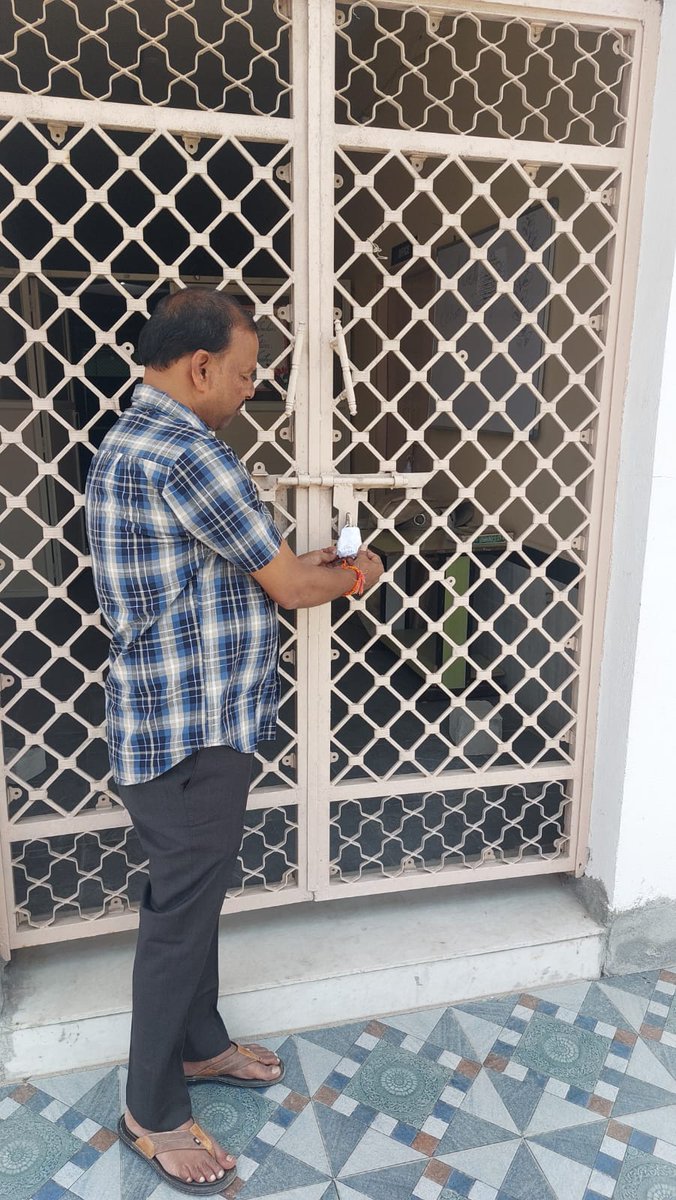 SMAbdulSamad4's tweet photo. Sir @revanth_anumula @TelanganaVidya locking the property of Ali Public School, Shaheen Nagar MEO Balapur without any written order. This is blatant harassment &amp; violation of rules.demand immediate inquiry &amp; action against such high handed officials! @CollectorRRD  @azharflicks https://t.co/KDR12H6Z5R