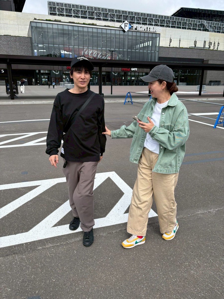 katojun0702's tweet photo. 大先輩DJ Roniさん
@Roni_radio

実は #kmix 同期でありながら、
ずいぶんと可愛いがりにあいました。
短い時間だけど会えて良かったです☺️

「積もる話は、また今度！！」

という約束だけでも糧になる。
熱いラジオマンが静岡にいると思うと、
頑張れるなぁ🔥感謝！

カニ道極めます…🦀
#rootsradio https://t.co/U51bzt9hqo