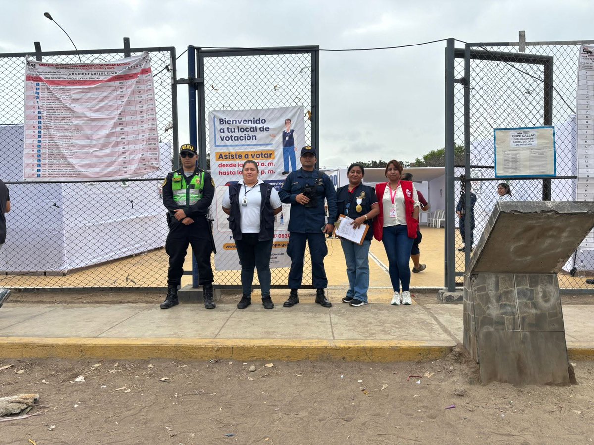 FiscaliaCallao's tweet photo. Durante la jornada electoral 2026, se desplegó personal fiscal en las 1923 mesas de sufragio instaladas en los 176 locales de votación ubicados en los distritos de Bellavista, La Perla, La Punta, Carmen de la Legua Reynoso y Callao Cercado. Nota: https://t.co/ywtBYdTts5 https://t.co/dbepJYwK8l
