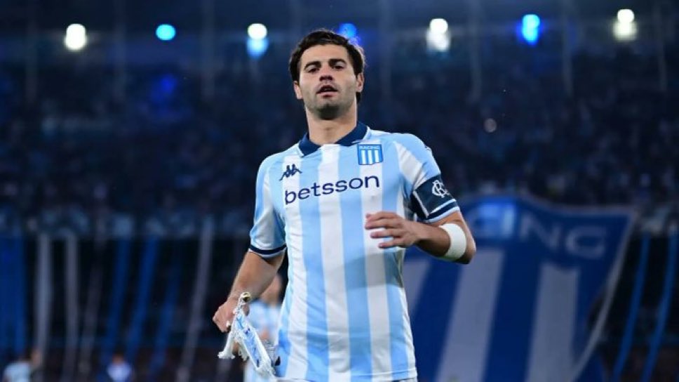 danabreus's tweet photo. 🚨: Muita gente me perguntando sobre Santiago Sosa. Apurei com calma pois vi muitas colegas falando sobre. 

Na última semana obtive uma resposta e hoje foi a mesma. O Cruzeiro tem o nome do atleta na lista de interesse, mas por enquanto não passou disso. 

Do lado do Racing, uma proposta entre 7 e 8 milhões de dólares seria o suficiente para retirar o jogador da Argentina. 

No entanto, até o momento, o clube mineiro ainda não formalizou o interesse junto ao time de Avellaneda. 

Com @Joao_Paulo1921 

🦊⏳

📸: Redes Sociais/Reprodução