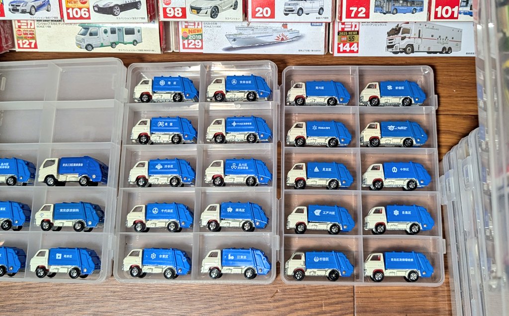 SAKII_CAR's tweet photo. 地道に集めてるトミカ キャンター東京23区ゴミ収集車コレクション更新記録簿
現在21区/23区で、残りは
文京区・墨田区
遂にあと2区で揃います！！

葛飾区ですが、なんと先日バズった23区収集車ツイートを見かけた方から良かったら…という事でお譲り頂きました！
本当にありがとうございます🙇 https://t.co/2DZWiv7LZJ