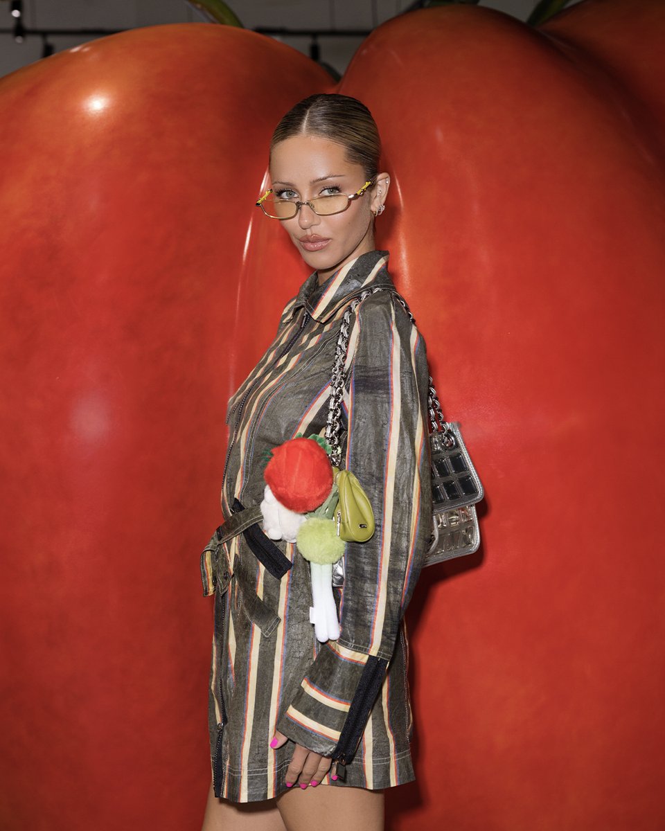 _GentleMonster_'s tweet photo. Delilah Belle visits the 2026 Veggie Collection Pop-up in LA.

Experience the collection online at https://t.co/agdOjxv5tz and across our international stores including 7 worldwide pop-ups:

GENTLE MONSTER LA POP-UP
8626 Melrose Ave, West Hollywood, CA 90069
Opening on June 5

HAUS NOWHERE SEOUL
433, Ttukseom-ro, Seongdong-gu, Seoul
Opening on June 5
⁣
HAUS NOWHERE DOSAN
50 Apgujeong-ro 46-gil, Gangnam-gu, Seoul
Opening on June 14

HAUS NOWHERE SHANGHAI
798-812, Middle Huaihai Rd., Huangpu District, Shanghai
Open every day from 10am to 10pm⁣⁣⁣
Opening on June 6
⁣⁣
GENTLE MONSTER BEIJING TAIKOO LI
1F S10-15, 2F S10-23 & 3F S10-32, South Zone, Taikoo Li Sanlitun, 19# Sanlitun Rd, Chaoyang District, Beijing
Opening on June 6

GENTLE MONSTER TOKYO POP-UP
6 Chome 35−6, Yodobashi J6 Building, Jingumae, Shibuya, Tokyo
Opening on June 5

HAUS NOWHERE BANGKOK
ICONSIAM, M21 & Unit 123, 299 Charoen Nakorn Rd, Bangkok 10600
Opening on June 5