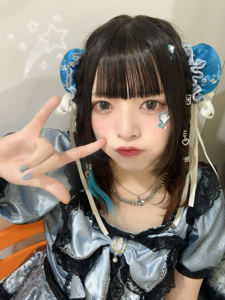 noa_hanafubuki's tweet photo. 『ONE,this moment』リリースイベント@渋谷タワーレコードさん
ありがとうございました️🩵

フラゲ日！花吹雪も実物のCD初めて見たの💿
フライング組さん沢山聴いてね🥰

3月からやってきたリリイベですが…
ついに明日が発売日！そして明日も渋谷タワレコさんでリリイベあります！
待ってるね💕🤟🏻 https://t.co/Ho9s3r6A6E