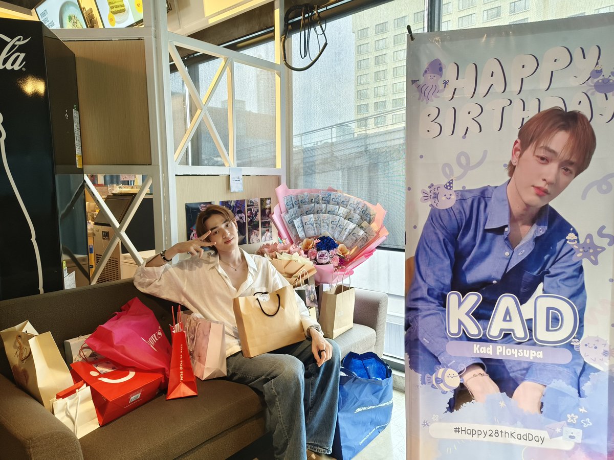 KadOfficialTH's tweet photo. ขอขอบคุณของขวัญทุกชิ้น คำอวยพรจากทุกคน ขอบคุณที่ทำให้งานคล้ายวันเกิดของกาดในปีนี้มีความหมายมากๆ🩷🙏🏻 หากมีข้อผิดพลาดประการใดต้องขอภัยไว้ ณ ที่นี้ด้วยนะคะ💖

ขอบคุณจากหัวใจค่ะ

- KadOfficialTH

@kadploysupa 
#kadploysupa
#StepForwardWithKad https://t.co/ZO6rITZT3o