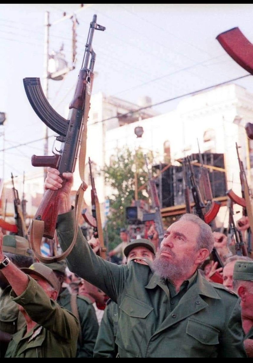 cesar_remo38201's tweet photo. Reafirmando la firmeza de los cubanos en la defensa de la patria:
"Aquí no hay pies que flaqueen ni brazos que se rindan. Cada cubano es una piedra en el muro indestructible de la Patria, y cada mella del bloqueo solo nos enseña a resistir con más coraje."
#LaPatriaSeDefiende https://t.co/IGED98bgf2