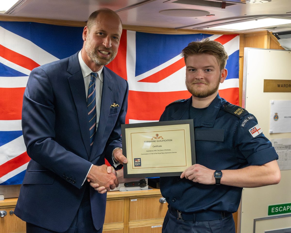 RNinScotland's tweet photo. Celebrating #SM125, HRH The Prince of Wales met @RoyalNavy submariners and their families, thanking them for their dedication and sacrifice to the nation 🇬🇧
A few new submariners were lucky enough to have their dolphins presented to them by @KensingtonRoyal whilst onboard ⚓️🐬 https://t.co/m5HsZwIrlT