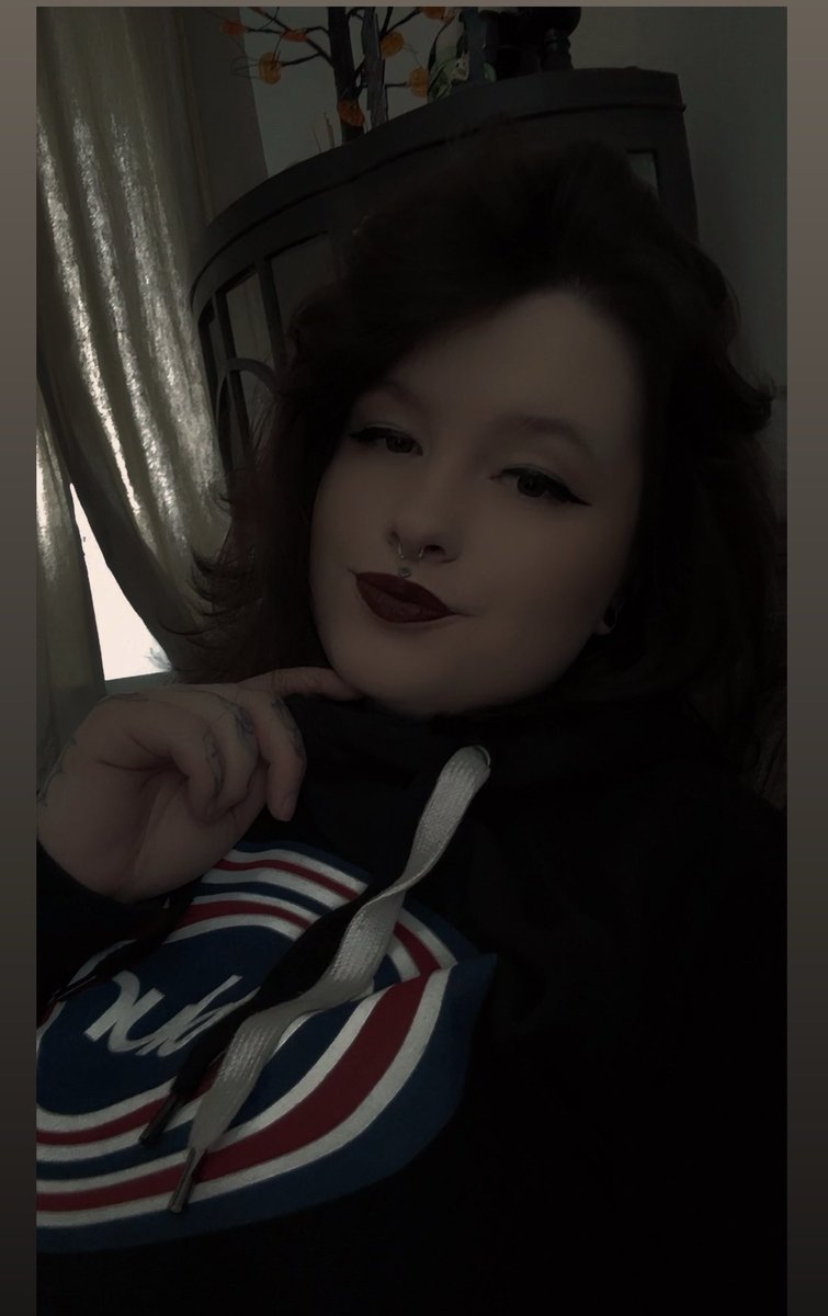 museofthedamned's tweet photo. forever stealing my boyfriend’s jumpers… i mean it would be rude if i didn’t🤫🫣😂 https://t.co/nxpNdA4S20