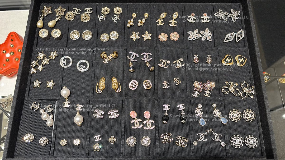 pwithp_official's tweet photo. 🧸🩷 CHANEL 26A ของใหม่มาเพียบ
 + คอลก่อนๆก็มี restock มากมายเลยค่ะ
ของ chanel ถ้าถูกใจแนะนำให้สั่งช่วงต้นคอลเลคชั่นนะคะ จะทำค่าตัวได้ดีกว่าตอนหาของไม่ได้แล้วต้องไปซบรีเซลล์เท่านั้น #prewithploy พร้อมมม https://t.co/WQ1uV8Qrih