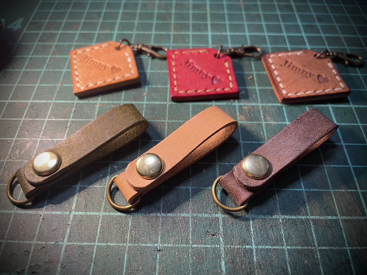 Non_boo3's tweet photo. レザークラフト
BUNO-BASE〜workshop〜

小さなキーベルト制作📍

小さなタグぶら下げたり
何かぶら下げたり

#レザークラフト
#キーベルト
#ハンドメイド
#マルゴー https://t.co/kHWFv9tnaV