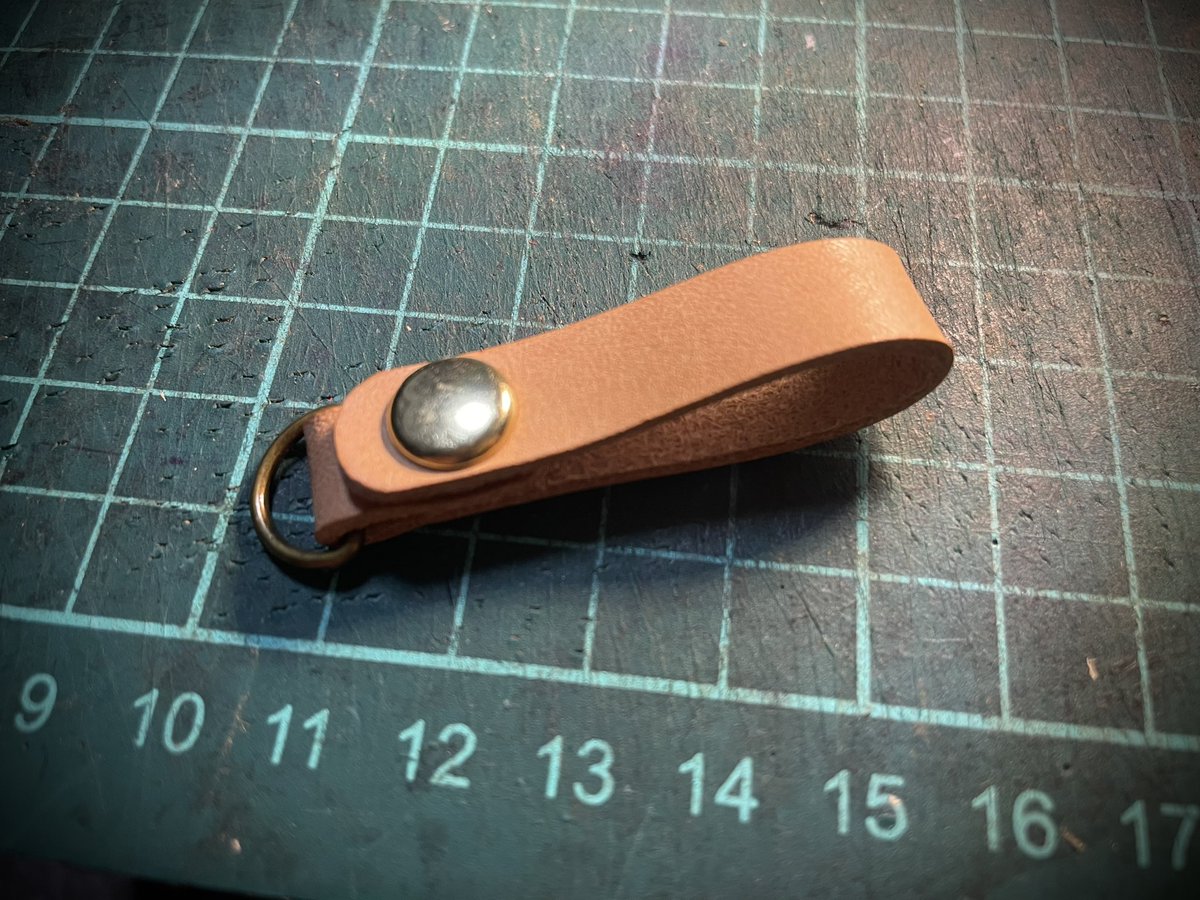 Non_boo3's tweet photo. レザークラフト
BUNO-BASE〜workshop〜

小さなキーベルト制作📍

小さなタグぶら下げたり
何かぶら下げたり

#レザークラフト
#キーベルト
#ハンドメイド
#マルゴー https://t.co/kHWFv9tnaV
