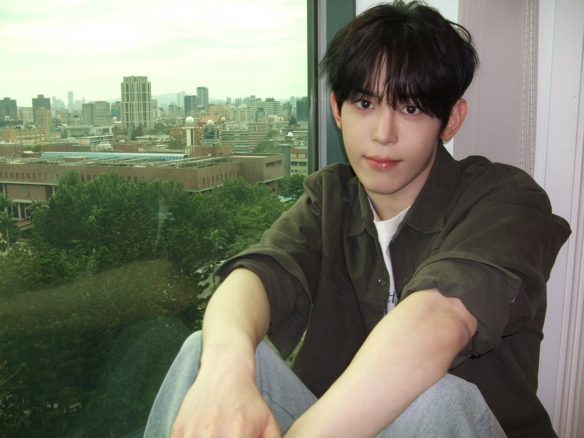 pretzelbini's tweet photo. 속눈썹뜯어줄사람 https://t.co/MXWFQlyDCc