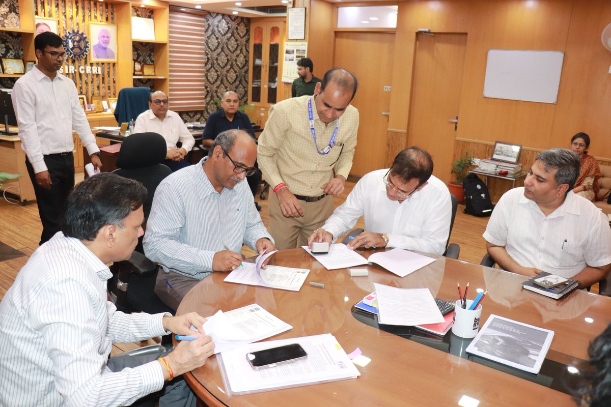 CSIRCRRI's tweet photo. 🌱 A major milestone for cleaner air in Delhi-NCR! Today, @CSIRCRRI, SPA New Delhi, and the Urban Local Bodies (ULB) Department, Govt of Haryana signed a landmark MoA to implement the @CAQM_Official Standard Framework for Paving &amp; Greening of Urban Roads in Haryana(NCR Region) https://t.co/D4BRnls4nk