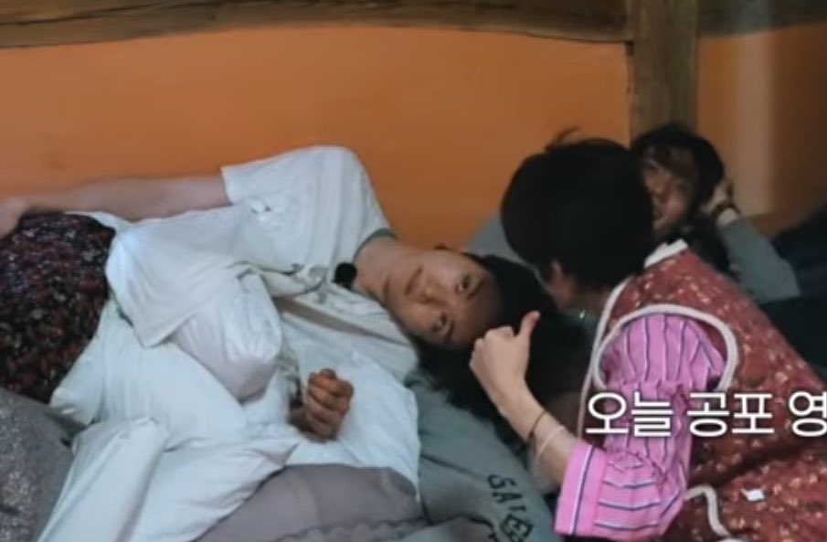 fluffycutie_jsc's tweet photo. พวกผุ้ชายชอบแกล้งนางอะ ชอบไปหยอกนางว่าดูหนังผีกัน ไม่กลัวผีแล้วนิ เงี้ยยยอะ น้องชิจัดการเลยลูก https://t.co/H0riVLCUCI