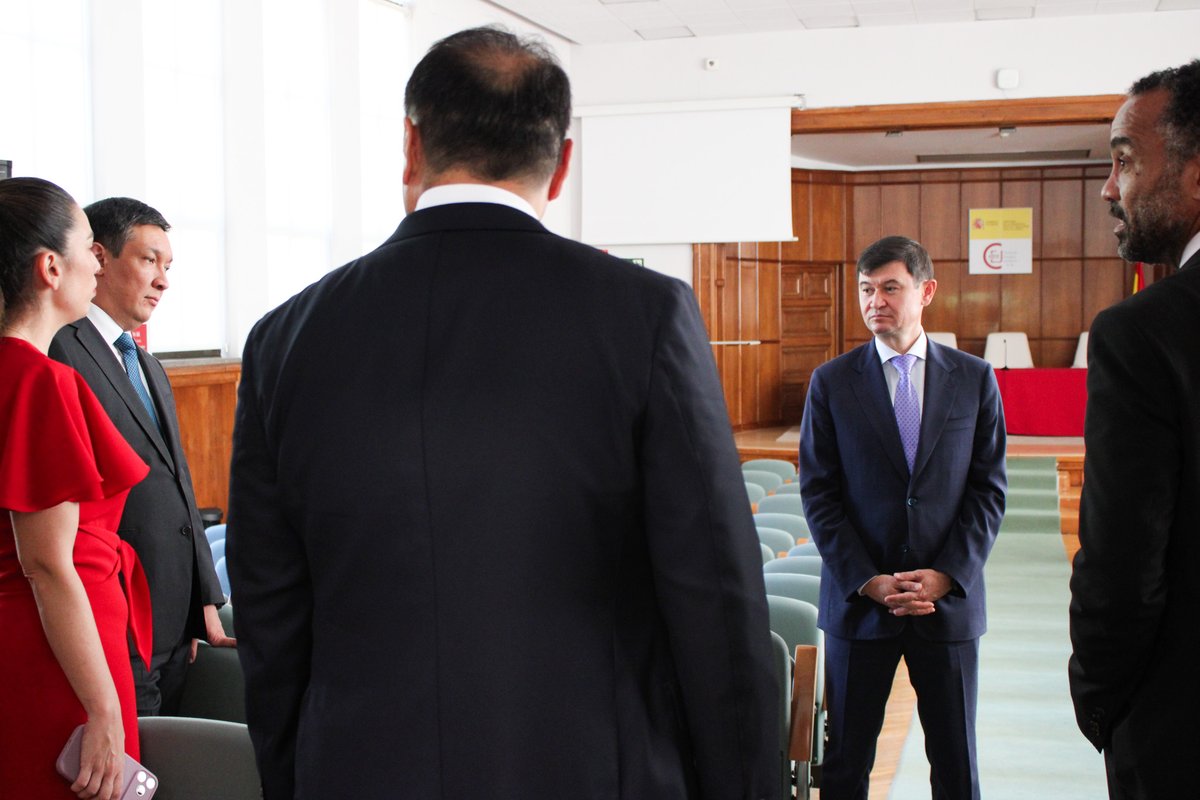 cejmjusticia's tweet photo. 📢 Hoy hemos recibido en el #CEJ a una delegación institucional de Kazajistán para intercambiar experiencias y buenas prácticas en formación jurídica y judicial.

🤝 Una visita que refuerza nuestro compromiso con la cooperación internacional.

#NoticiaCEJ: https://t.co/czOZwC6I2x https://t.co/e8m3VJSlvE