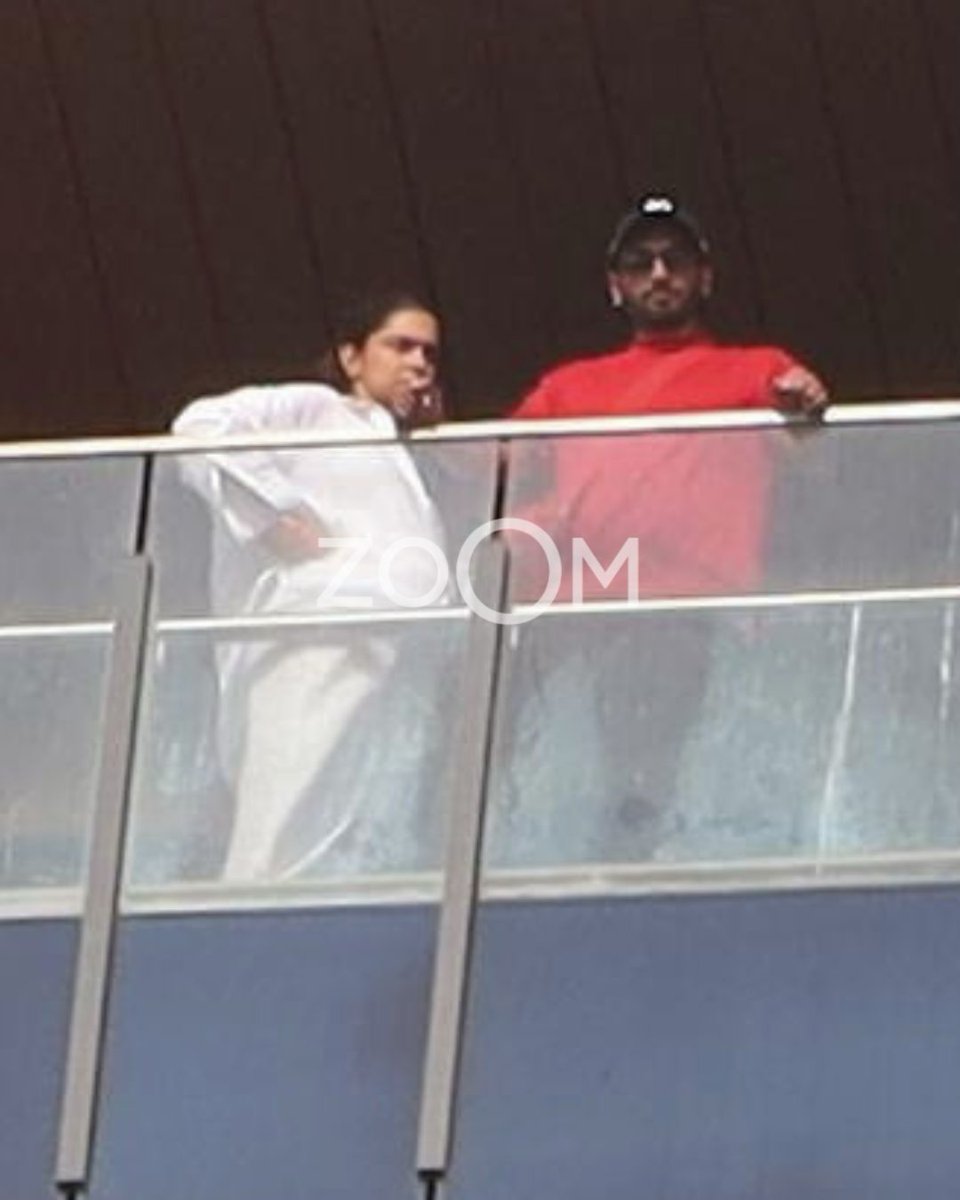 ZoomTV's tweet photo. Ranveer Singh and Deepika Padukone were spotted soaking in the view from the balcony of their stunning new Bandra home. A rare glimpse of Bollywood’s power couple at their newest address!

#bollywoodcouple #DeepVeer #ranveersingh #deepikapadukone https://t.co/qhSRHjJfRW