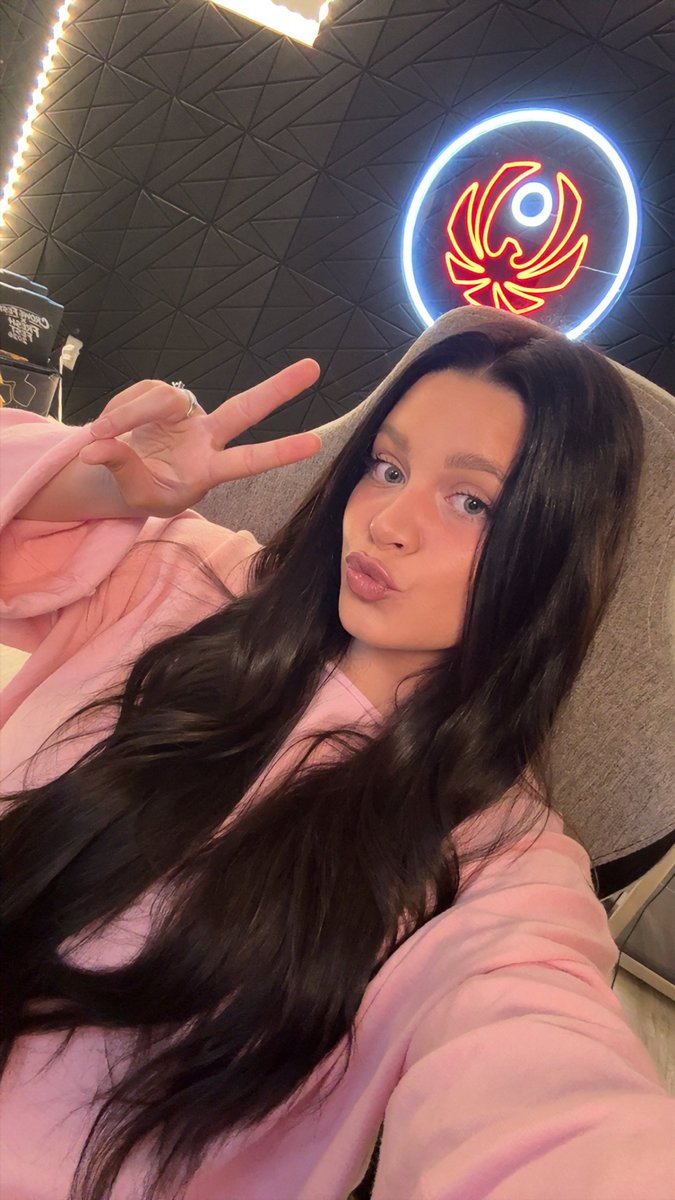 CroweGamingg's tweet photo. Well this is different….

Brooke takeover stream ❤️

https://t.co/F4HRhtMn1a https://t.co/GQsJNBEcYe
