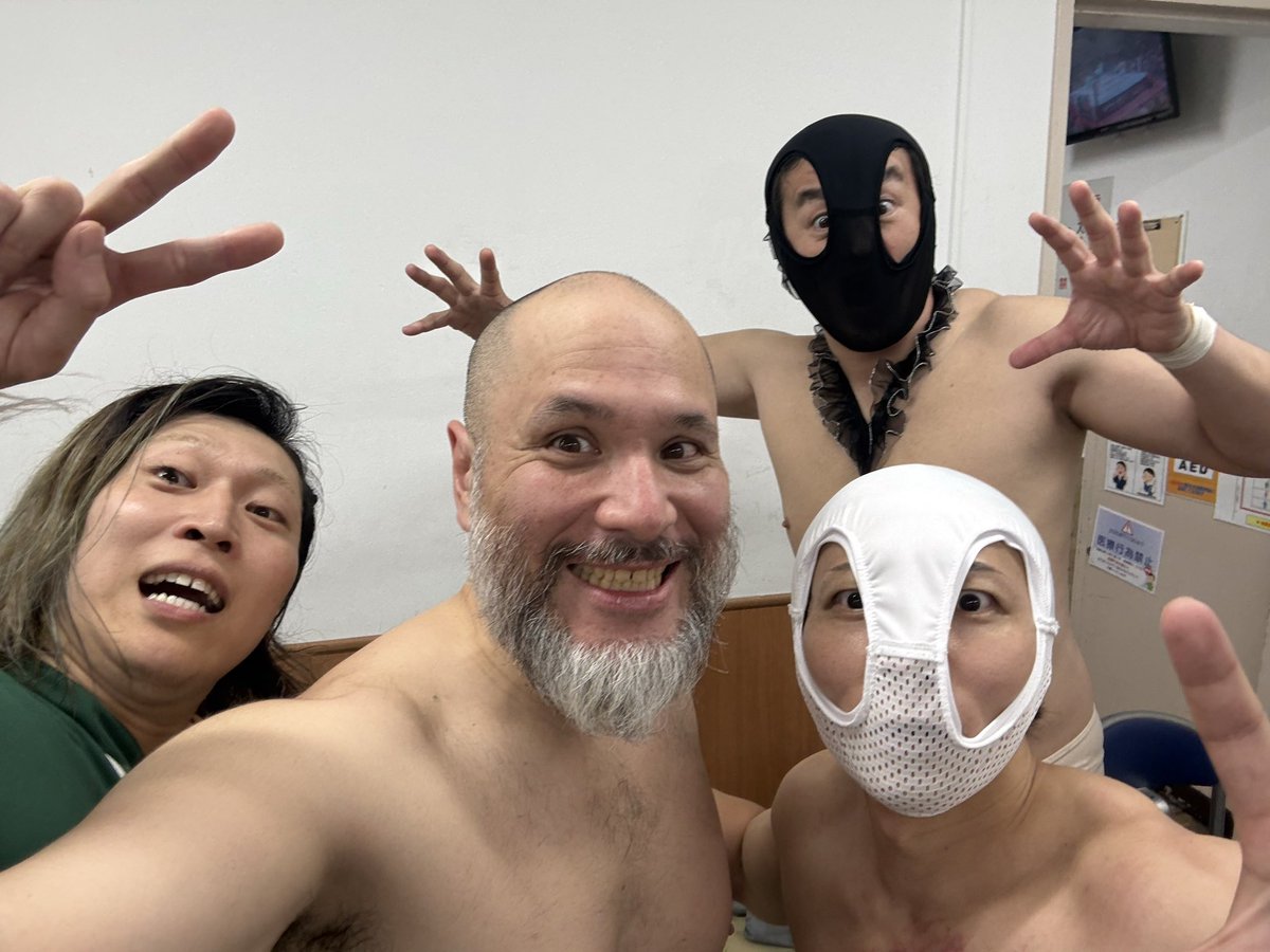 romacittaaperta's tweet photo. プロレスとは魂の家族に出会うこと。 https://t.co/krtU2ohknl