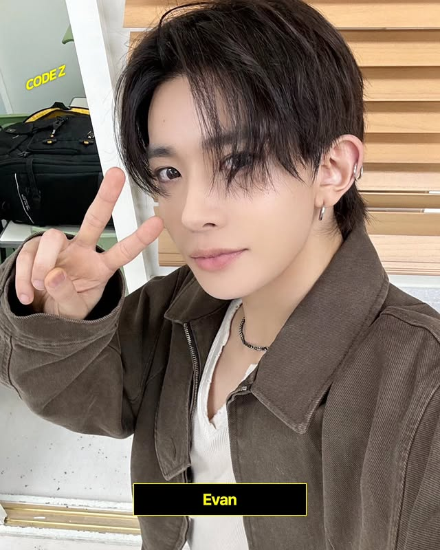 heeseungcokr's tweet photo. CODE Z Magazine [@/code_z_mag] on IG 
#EVAN #에반 #희승 

🎵 BGM: Knife (#HEESEUNG Ver.)

"Among the visual types that are consistently loved within K-pop idol fandoms, the "사슴상 (deer like visual)" stands out with its uniquely pure, clear, and elegant aura. Compared to the more striking cat-like visuals or the cute puppy-like visuals, deer-like idols are surprisingly rare in the K-pop scene, so we've gathered some of them here.

The biggest charm of deer-like idols lies in their clear & soulful eyes, long and slender neckline, and gentle appearance that puts people at ease. Their distinctive combination of delicate beauty and mysterious aura allows them to showcase a unique, unconventional charm on stage. For fans, simply looking at them can provide a sense of emotional comfort and deep immersion.

Swipe through the slides now to discover these surprisingly rare deer-like idols! 🦌"