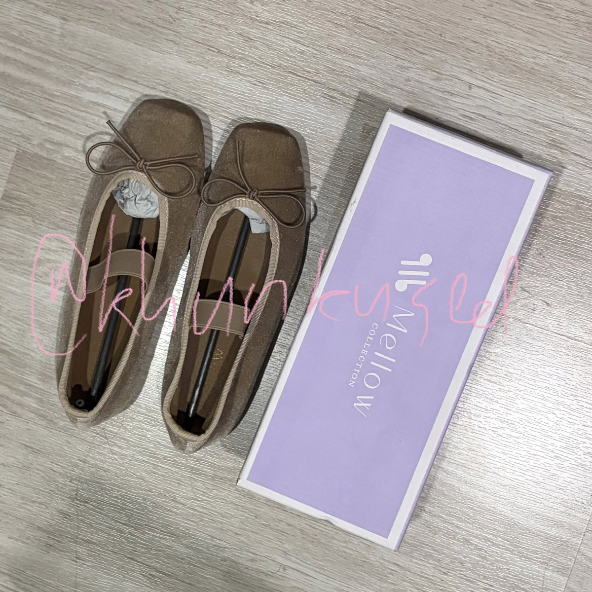 khunkused's tweet photo. รองเท้า ballet mellow co 

���� สี khaki size37 
🤎280 บาท ส่งฟรี

#ส่งต่อแมรี่เจน #รองเท้าแมรี่เจน #รองเท้ามือสอง #เสื้อผ้าy2k #เสื้อผ้ามือ2 #mellowco #maryjane #keds #adidas #puma #camper #jeep #nb530 #birkenstock #holster #havaianas #stylist #cintage https://t.co/nxLoPxx1WQ