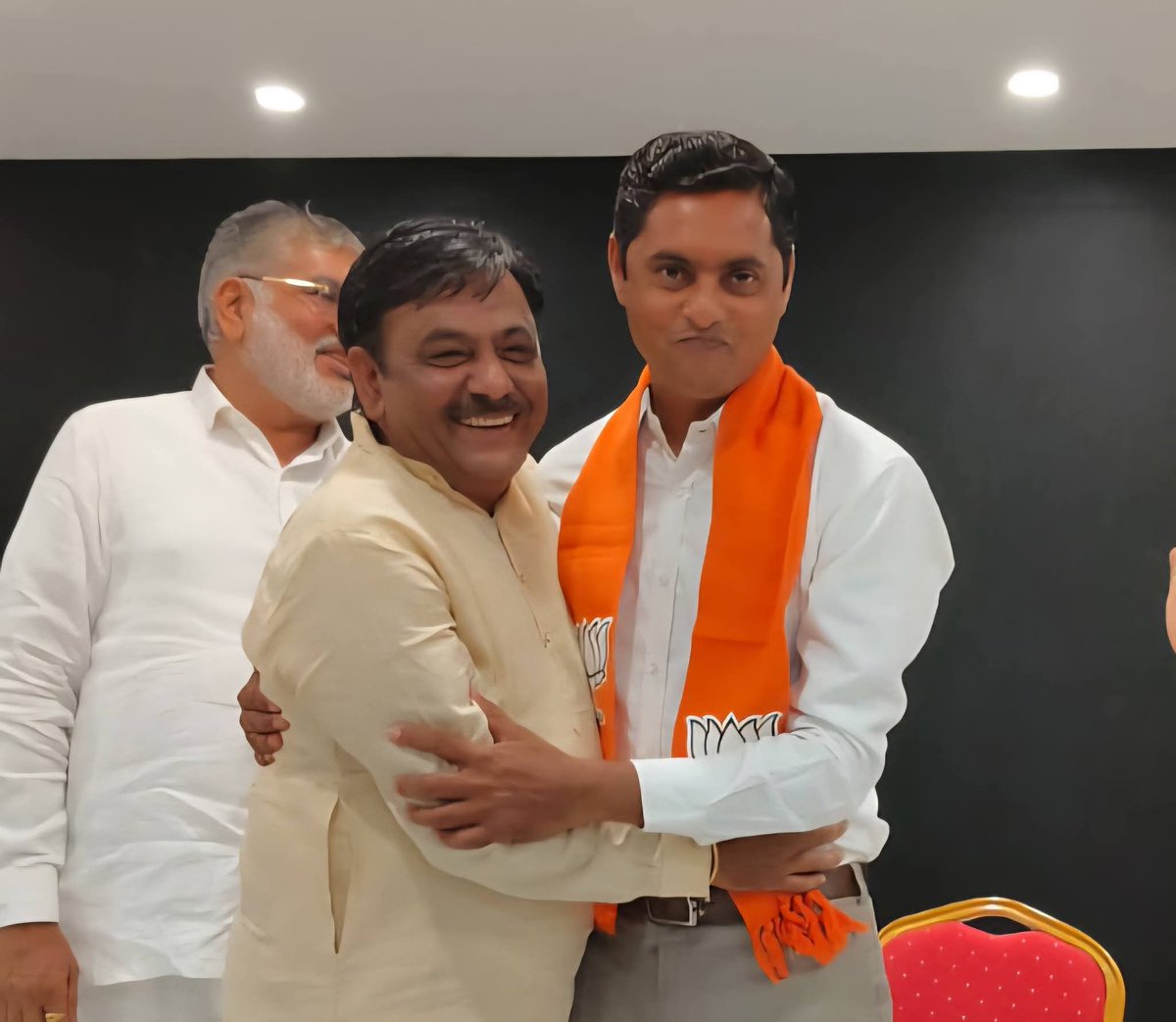 PunitSharma72's tweet photo. ગુજરાત રાજ્યસભાની ચૂંટણી માટે આજે માનનીય મુખ્યમંત્રી ભૂપેન્દ્રભાઈ પટેલ જી, પ્રદેશ અધ્યક્ષ જગદીશભાઈ વિશ્વકર્મા જી, નાયબ મુખ્યમંત્રી હર્ષ સંઘવી જી તથા પ્રદેશ સંગઠન મહામંત્રી શ્રી રત્નાકરજીની વિશેષ ઉપસ્થિતિમાં ગાંધીનગર ખાતે ભાજપ પક્ષના ઉમેદવારોએ પોતાના ઉમેદવારી પત્ર ભર્યા.. https://t.co/CvQaLQODzM