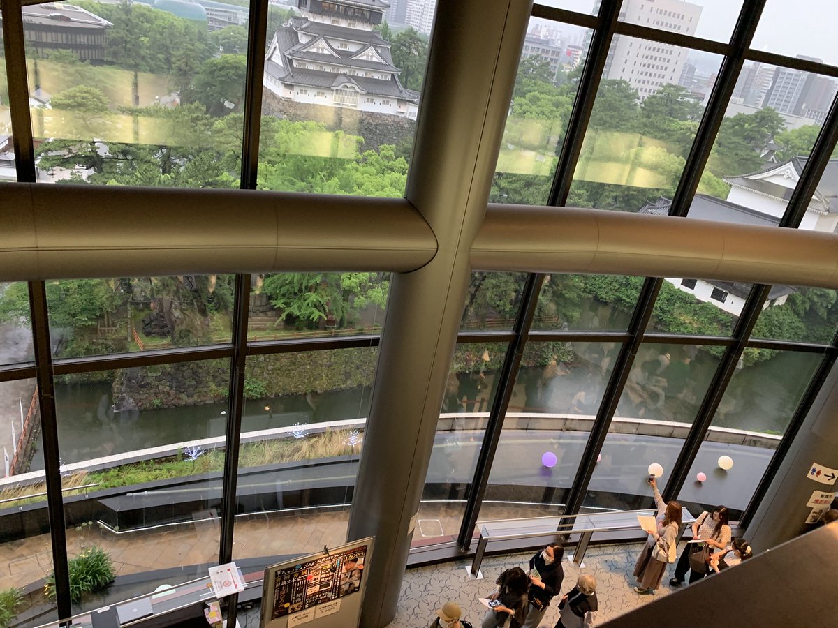 Julie_Suzuka's tweet photo. #NODAMAP 第28回北九州公演
#華氏マイナス320°

本日の舞台の感想

今日までなんとなく
この物語の命のテーマには
答えが出ないんじゃないかと
思ってましたが
野田さんが言いたいことは
ハッキリしてることに
今日今更気がつきました
そして私もそう思ってましたので
腑に落ちると言うか
改めて凄くいい作品だなあと
一人でも多くの人に
観て欲しい作品だなあと
思いました
今日で観劇14回目です
２ヶ月の間ずっと考えて来ました
貴重な機会を下さり
野田さん、すずちゃん
全キャストの皆様
スタッフ及び関係者の皆様
改めてお礼を言いたいです
メフィストすずちゃんの叫び
心に沁みます
ありがとうございました

今日も昨日と同じく
スタオベ含むカテコ5回
締めは
野田さんの正座のお礼でした

大阪公演でまた待ってます
@Suzu_Mg 
#広瀬すず