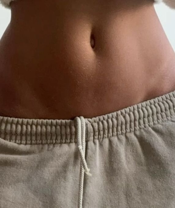 luuvluna's tweet photo. o maior arrependimento de toda garota é tirar os pelos desse lugar https://t.co/yJwxuDRZPM